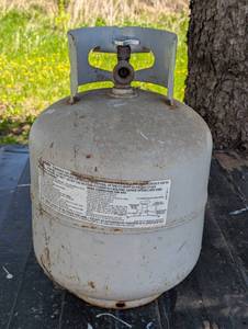 lot 114 image: 20lbs Propane Grill Tank