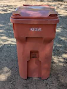 lot 111 image: 50 Gallon Trash can on Wheels