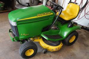 John Deere LX 277 42" Lawn Mower