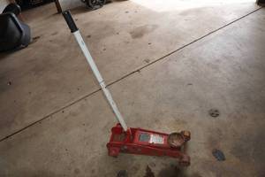 lot 71 image: Mac Tools 3.5 Ton Service Jack