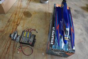 lot 67 image: Pro Boat Stilletto 29 BND RC Boat with Accessories