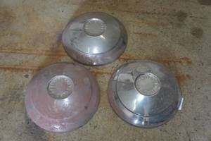 lot 91 image: 3 Chevrolet Covair Hub Caps