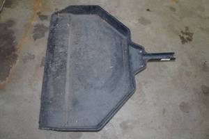 lot 115 image: Huge Shop Dust Pan