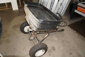 lot 119 image: Agri-Fab Tow Behind Spreader