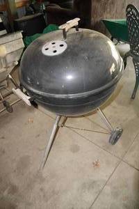 lot 120 image: Charcoal Grill