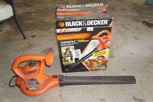 lot 116 image: Black & Decker Leaf Hog Blower