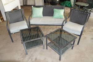 lot 117 image: 6-Piece Patio Set