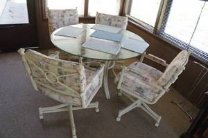 lot 144 image: 5 Piece Patio Set