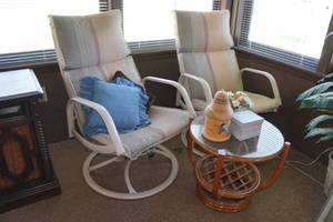 lot 138 image: 2 Patio Chairs with Table and Dcor