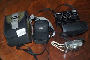 lot 165 image: Vintage Cameras - Canon PowerShot A560 & Minolta Hi-Matic AF2
