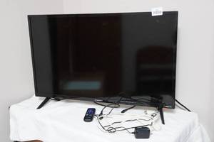 lot 171 image: Westinghosue 32 TV with Roku