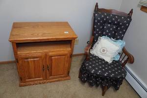lot 184 image: Wooden Entertainment Cabinet with Chair