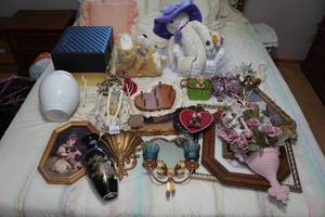 lot 169 image: Large Assortment of Home Dcor