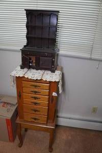 lot 186 image: 2 Jewelry Storage Cabinets