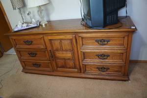 lot 182 image: Dresser with Matching Nightstand
