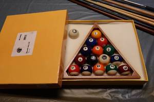 lot 17 image: Matco Billiard Ball Set with Rack