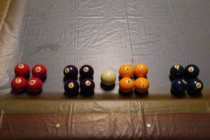 lot 18 image: Billiard Poker Ball Set