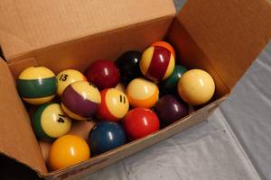 lot 19 image: Vintage Billiard Ball Set