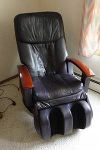 lot 198 image: Human Touch Technology Massage Chair