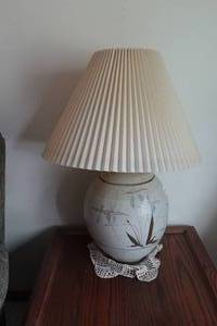 lot 262 image: Table Lamp