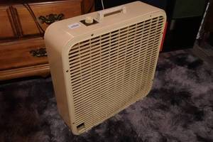 lot 212 image: Box Fan