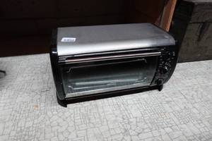 lot 273 image: Rival Toaster Oven