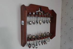 lot 155 image: Vintage Travel Souvenir Collectible Spoons with Display Shelf
