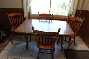 lot 159 image: Drop Leaf Kitchen Table and 4 Chairs