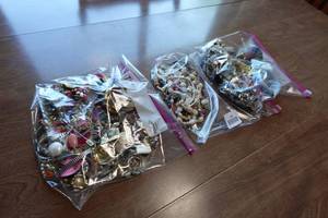 lot 226 image: Assorted Costume Jewelry