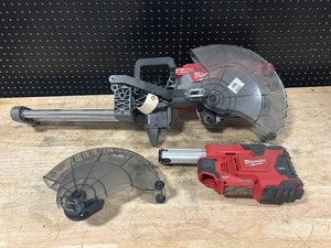 lot 15 image: MILWAUKEE Miscellaneous Items
