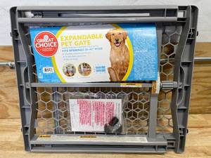 lot 46 image: Expandable Pet Gate Grreat Choice