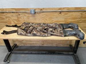 lot 169 image: Cabelas SuperMag Neoprene Chest Waders for Men Size 8S