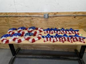 lot 187 image: Lot of 4th of July Decorations