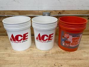 lot 189 image: Lot of 3 - 5 Gallon Buckets