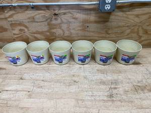 lot 190 image: Lot of 6 - Self-Watering Planters