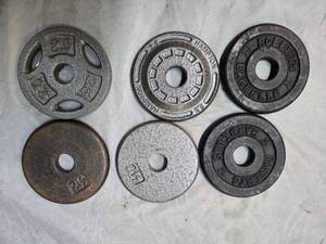 lot 29 image: Lot of a Six 2.5LB One Inch Plates