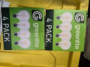 lot 116 image: Lot of 8 Greenlit LED Light Bulbs (100-Watt Equivalent )