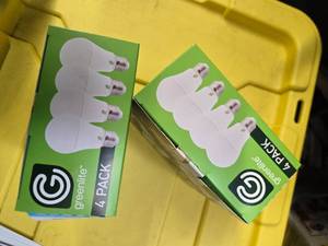 lot 121 image: Lot of 8 Greenlit LED Light Bulbs (100-Watt Equivalent )