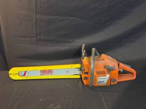 lot 18 image: Husqvarna 257 Chainsaw with 20 Oregon Bar