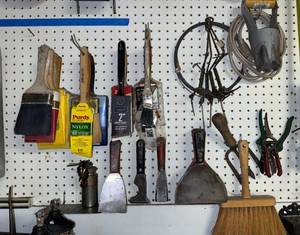 lot 38 image: Collection of Painting and Hand Tools