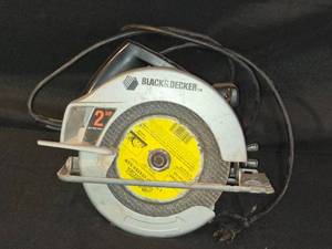 lot 44 image: Black & Decker 7-14 Inch 2 HP Circular Saw