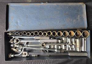 lot 73 image: Vintage Giller Tool Corp Socket Wrench Set in Metal Case