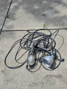 lot 145 image: Lot of Industrial Work Lights with Long Extension Cords
