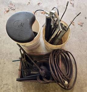 lot 174 image: Lot of Hydraulic Tools including Grease Guns and Chains