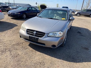 lot 17 image: 2000 Nissan Maxima