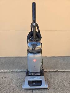 lot 7 image: Hoover WindTunnel Upright Vacuum Cleaner with Embedded DirtFinder