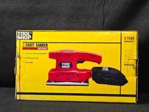 lot 17 image: Tool Shop 13 Sheet Sander with Accessories