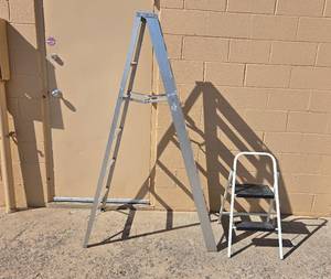 lot 22 image: Set of Step Ladder and Aluminum Folding Ladder