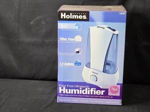 lot 24 image: Holmes Filter Free Ultrasonic Humidifier for Medium Rooms