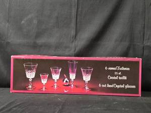 lot 35 image: Set of Cristal dArques Tuileries Crystal Glasses